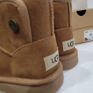 UGG T JONA  Chesnut Suede Boots (NEW)